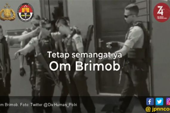 7 Anggota Brimob Gerebek Rumah, Saat Pintu akan Dihancurkan, Sedih.. - JPNN.COM