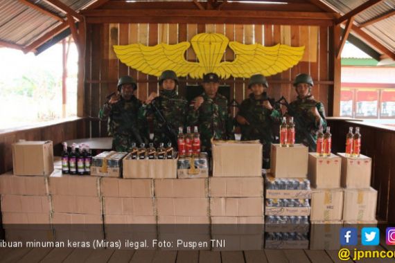 Prajurit TNI Pamtas RI-PNG Berhasil Amankan 3.333 Botol Miras Ilegal - JPNN.COM