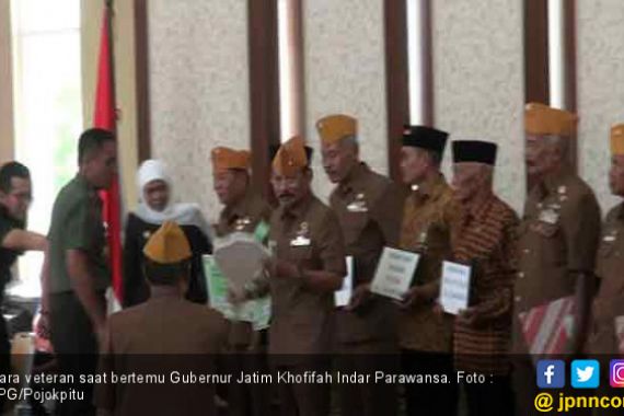 Senangnya, Para Veteran TNI Dapat Kado dari Bu Khofifah - JPNN.COM