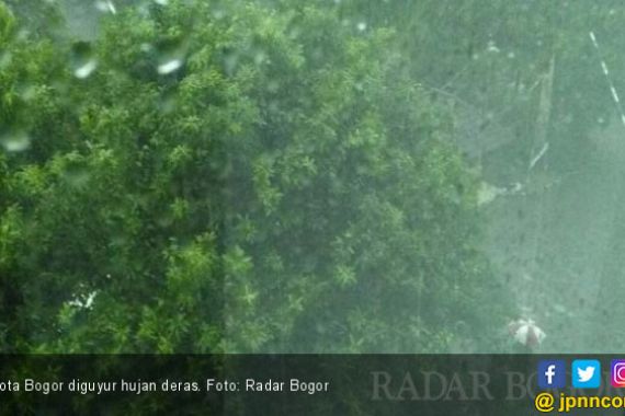 Siang Ini Kota Bogor Diguyur Hujan Deras - JPNN.COM