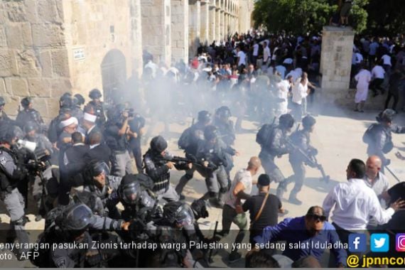 Ratusan Orang Protes Kezaliman Zionis Terhadap Warga Palestina saat Salat Iduladha - JPNN.COM