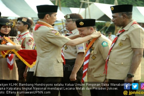 Sekjen KLHK Terima Lencana Melati Pramuka dari Presiden Jokowi - JPNN.COM