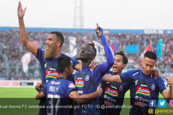 Arema FC Hancurkan Persebaya, Menang Empat Gol Tanpa Balas - JPNN.COM