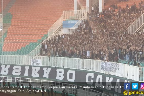 PS Tira Persikabo vs Bali United: Aksi Unik Suporter Tuan Rumah Curi Perhatian - JPNN.COM