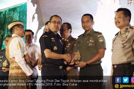 12 Tahun Berkarya, Bea Cukai Tanjung Priok Beri Penghargaan pada Stakeholder Terbaik - JPNN.COM