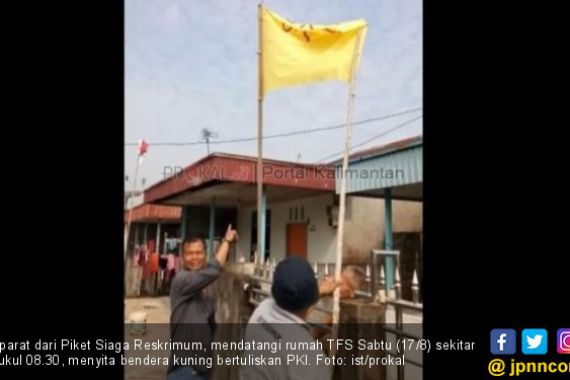 HUT ke-74 RI, Sihidin Kibarkan Bendera PKI, Para Pemuda Geram, Tegang - JPNN.COM