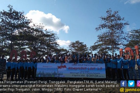 Posmat TNI AL Perigi Trengalek Gelar Aksi Membersihkan Pantai - JPNN.COM