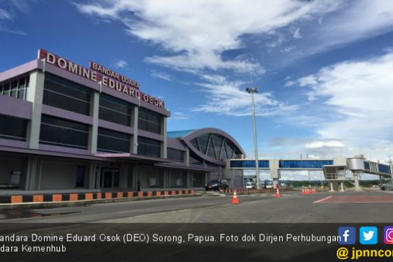 Sekelompok Massa Sempat Memasuki Wilayah Parkir dan Merusak Fasilitas Terminal Bandara Sorong - JPNN.COM