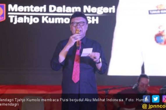 Tjahjo Kumolo: Jikalau Aku Melihat Gunung-gunung Membiru, Aku Melihat Wajah Indonesia - JPNN.COM