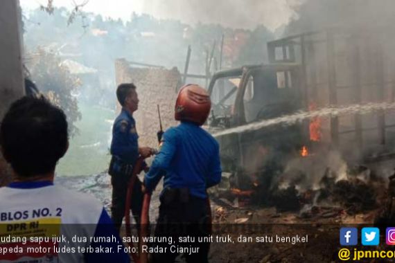 Empat Bangunan, Gudang Ijuk dan Satu Truk Gosong - JPNN.COM