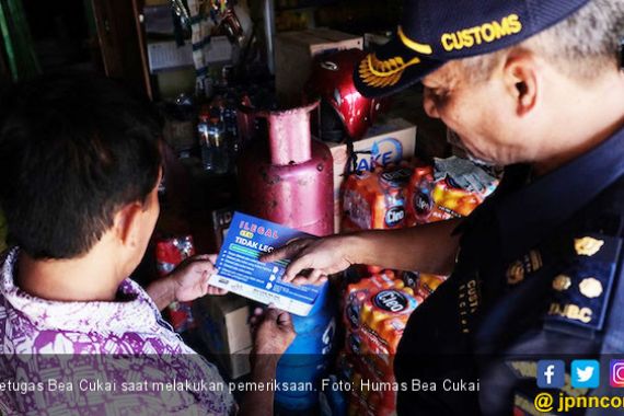 Gempur Rokok Ilegal, Bea Cukai Malang Keliling Kecamatan Kenpanjen - JPNN.COM