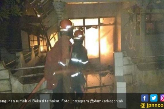 Obat Nyamuk Membakar Satu Bangunan Rumah di Bekasi - JPNN.COM