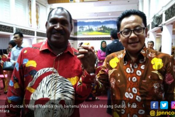 Bupati Puncak: Jangan Terprovokasi Isu Eksodus Mahasiswa Papua - JPNN.COM