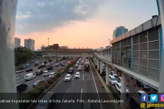 Roy Suryo Ragu Anies Baswedan Bisa Realisasikan Larangan Mobil Tua di Jakarta - JPNN.COM