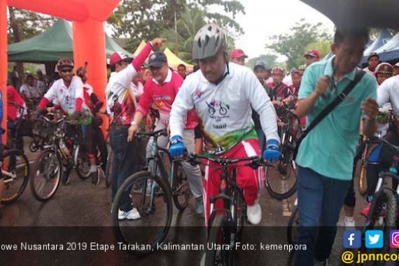 Hujan tak Surutkan Semangat Ribuan Pesepeda Ikuti Gowes Nusantara 2019 Etape Tarakan - JPNN.COM