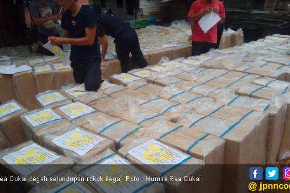 Di Pangkalan Kerinci, Bea Cukai Pekanbaru Amankan 200 Karton Rokok Polos - JPNN.COM