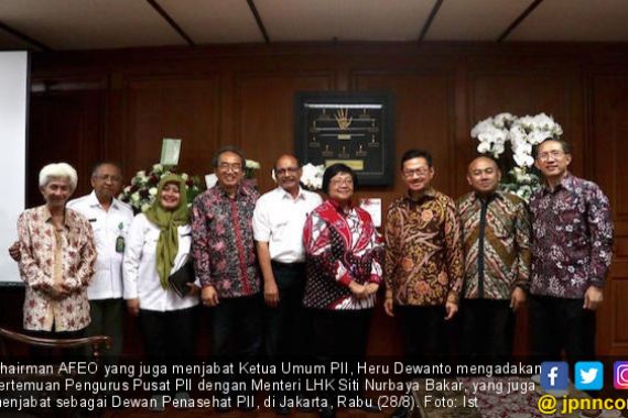Federasi Organisasi Insinyur se-ASEAN Memberi Penghargaan Kepada Jokowi - JPNN.COM