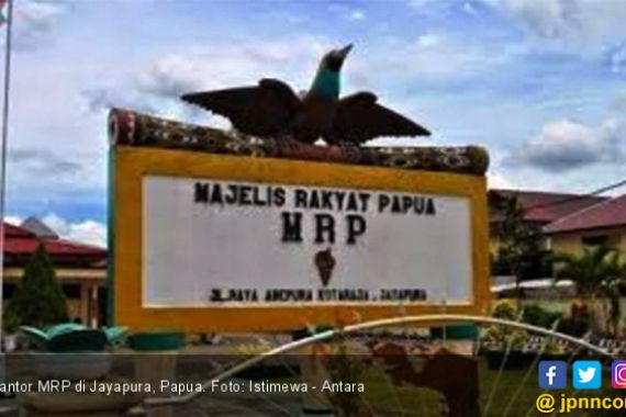 Massa Bakar Kantor Majelis Rakyat Papua - JPNN.COM