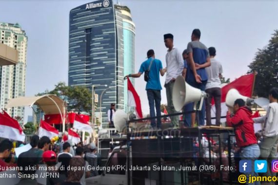 Massa Pro dan Kontra Capim Saling Seruduk di depan KPK - JPNN.COM