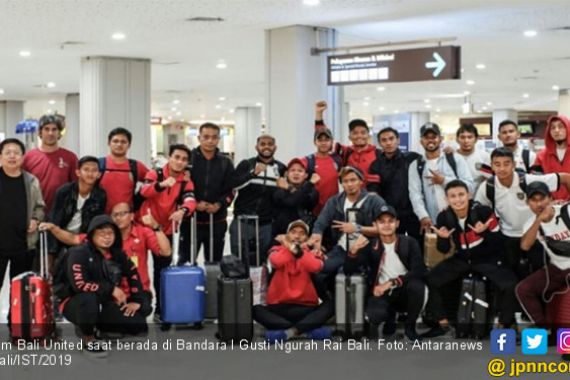 Laga Ditunda, Pemimpin Klasemen Liga 1 Batal Terbang ke Papua - JPNN.COM