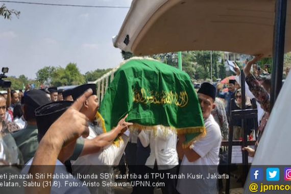 Testimoni SBY Saat Pemakaman Ibundanya di TPU Tanah Kursir - JPNN.COM