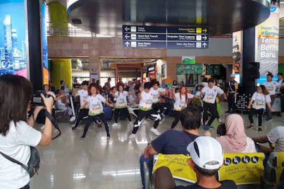 Flashmob Road to Haornas 2019 Bikin Pengunjung di Stasiun Gambir Kaget - JPNN.COM