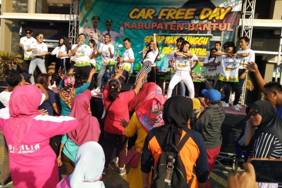 Flashmob di Yogyakarta Bikin Masyarakat Melek Olahraga dan Haornas - JPNN.COM