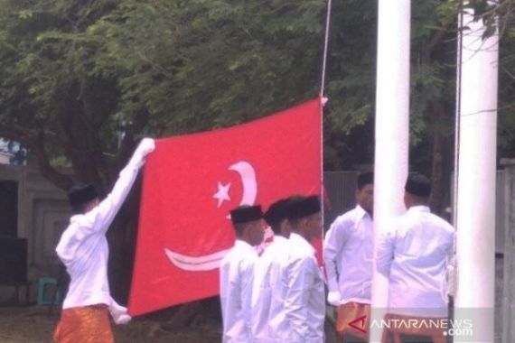 Bendera Alam Pedang Berkibar di Istana Darul Ihsan - JPNN.COM