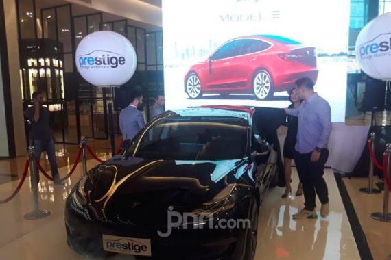 Servis Mobil Listrik Tesla Semudah Merawat Hp - JPNN.COM