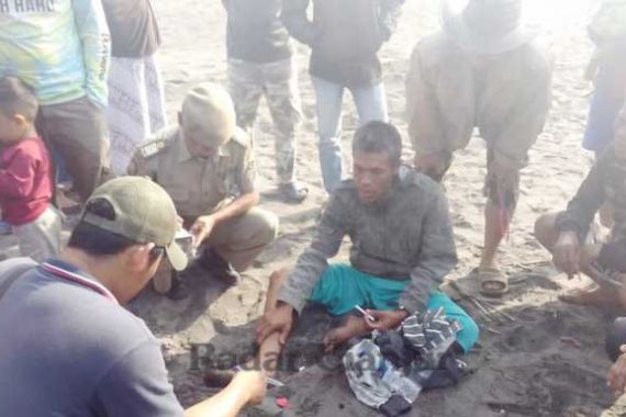 Seorang Nelayan Hilang Digulung Ombak Laut Kidul - JPNN.COM