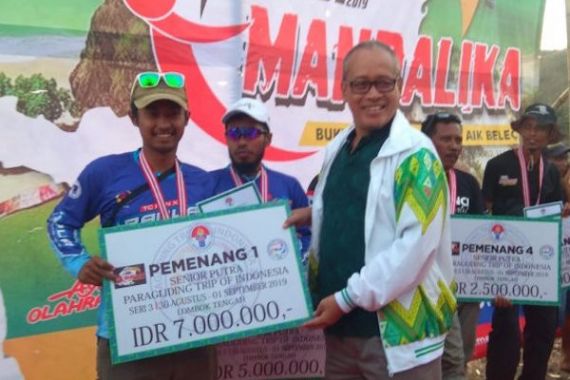 Kejuaraan Paralayang TroI Seri 3 di Mandalika Ikut Kembangkan Pariwisata Daerah - JPNN.COM