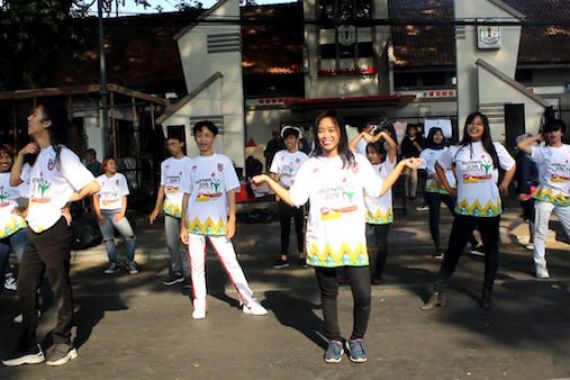 Flashmob Road To Haornas Hebohkan CFD Dago - JPNN.COM