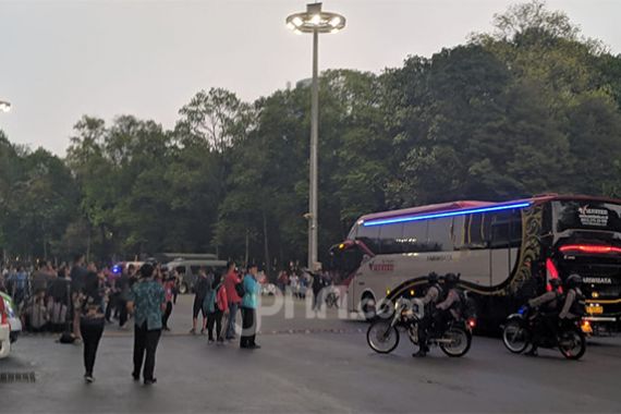 Bus Timnas Malaysia Aman Masuk SUGBK, Suporternya Bagaimana? - JPNN.COM