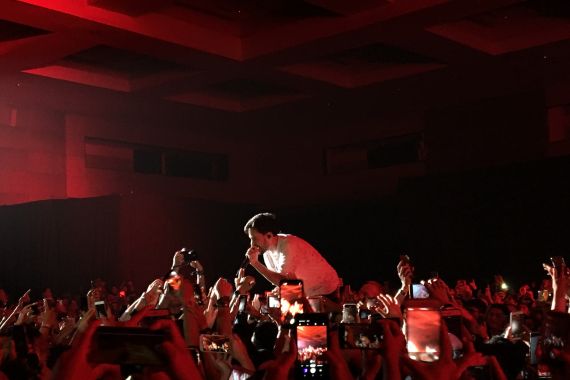 Konser Mike Shinoda yang Mengaduk Emosi - JPNN.COM