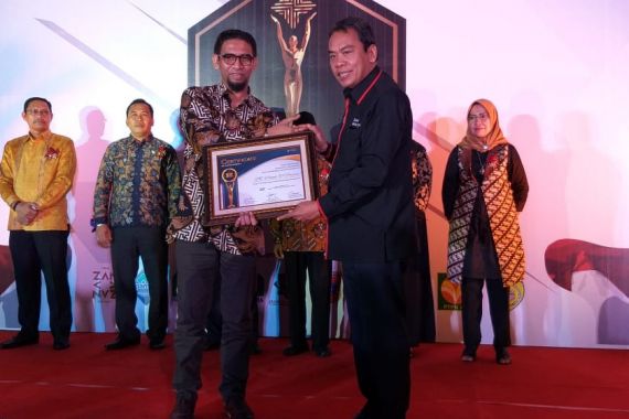Dirut Pelindo IV Sabet Dua Penghargaan 7Sky Media Award 2019 - JPNN.COM