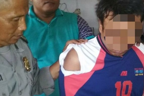 Pemuda Tega Bacok Ibu Kandung hingga Bermandi Darah - JPNN.COM