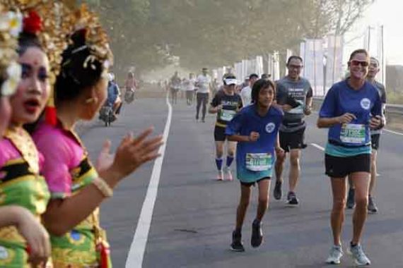Danone-Aqua Kampanyekan #BijakBerplastik di Bali Marathon 2019 - JPNN.COM