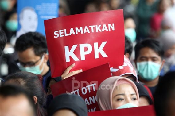 Puskapsi Sarankan Jokowi Keluarkan Perppu Penundaan Revisi UU KPK - JPNN.COM