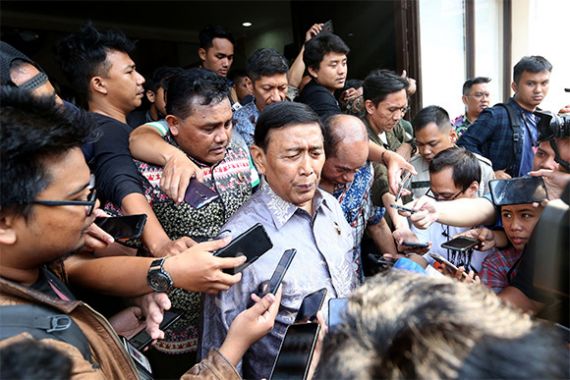 Wiranto Diserang di Pandeglang, Salah Satu Pelaku Perempuan - JPNN.COM
