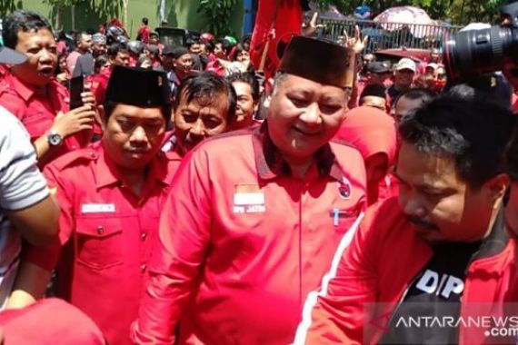 Whisnu Sakti Buana Ambil Formulir Calon Wali Kota Surabaya, Meriah - JPNN.COM
