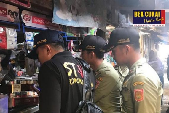 Gandeng Satpol PP, Bea Cukai Amankan Puluhan Cairan Vape Ilegal - JPNN.COM