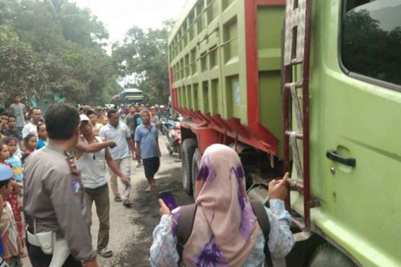 Terlindas Truk Pengangkut Tambang, Warga Rumpin Bogor Tewas - JPNN.COM
