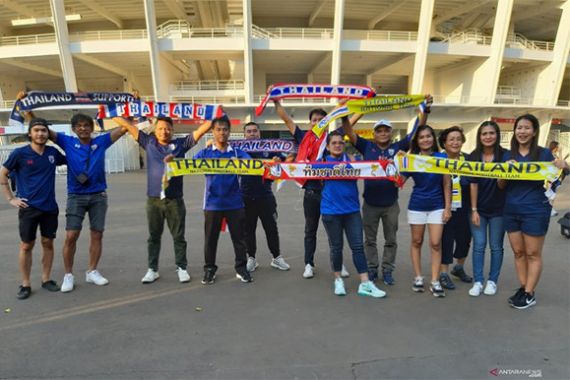 Indonesia vs Thailand: Suporter Tamu Kecewa Melihat GBK Sepi - JPNN.COM