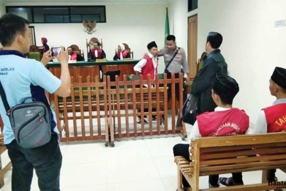 Pembunuh Anak Tiri Divonis 10 Tahun - JPNN.COM
