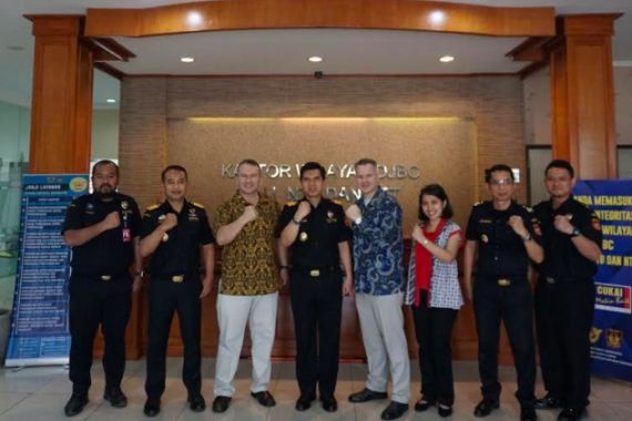 US ICE - HSI Bertemu dengan Bea Cukai Bali Nusa Tenggara - JPNN.COM