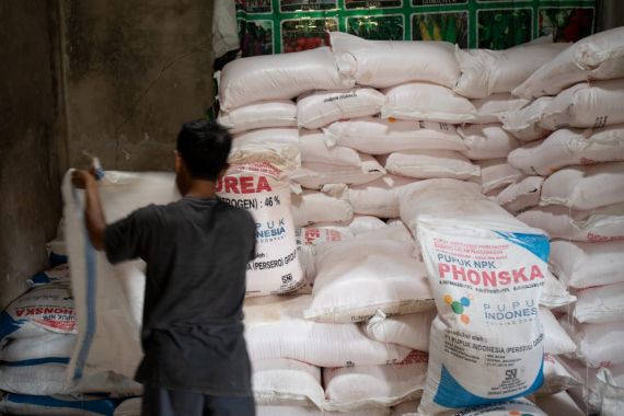 Subsidi Pupuk Dinilai Bisa jadi Jaminan Bagi Petani Kecil Tetap Berproduksi - JPNN.COM