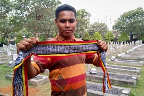Warga Timor Leste Ziarah ke Makam BJ Habibie, Begini Omongannya - JPNN.COM