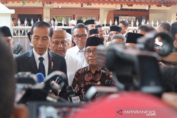 Melayat ke Rumah BJ Habibie, Jokowi Ikut Salat Jenazah - JPNN.COM