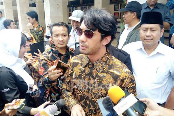 Reza Rahadian Ungkap Alasan tak Memiliki Tradisi Nyekar - JPNN.COM