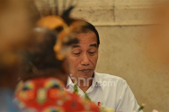 Jokowi Hari ini Penuhi Janji Pada Anak-Anak Papua - JPNN.COM